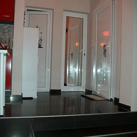 Lägenhet Black&red