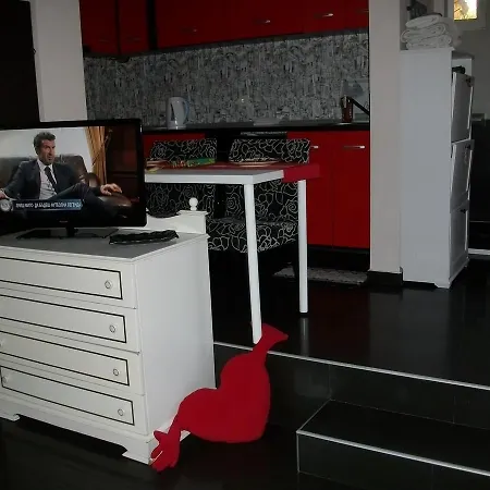 Apartment Black&red