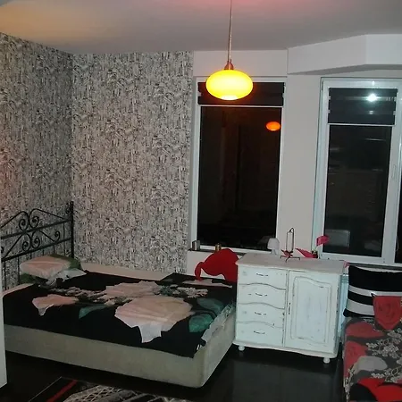 Black&red * Σόφια